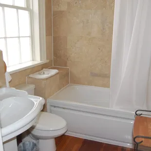 Queen bath