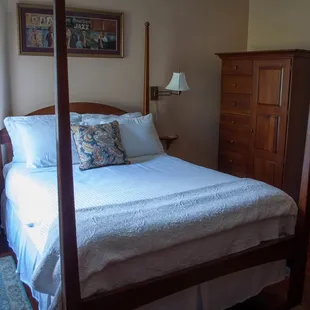 Queen room upstairs #204
