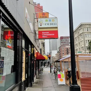 a sidewalk in a city