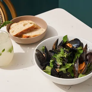 Oc Xau Dua - Coconut Mlik Mussels