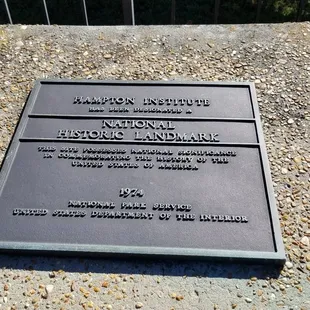 Plague honoring this tree as a National Historic site