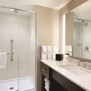 Guest room bath