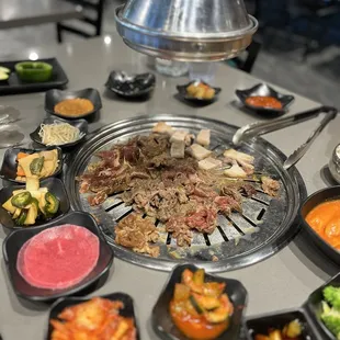 I liked the exhaust fan in the middle! Less smells on clothes. Love those 'sides' and condiments.