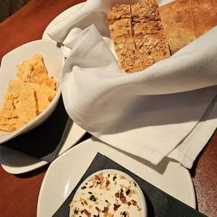 Fresh hot bread and seasoned butter+paramasan chips.