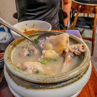 Pig Feet and White Bean Soup