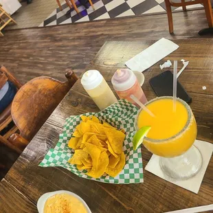Mango frozen margarita, chips, lrg queso and salsa