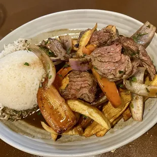 Grilled beef with rice a veggies