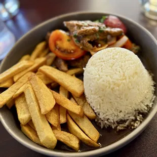 Lomo saltado