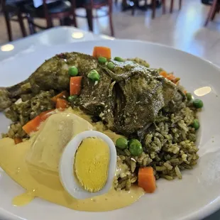 Arroz con pollo con papa a la huancaina