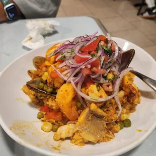 Borracho Pealla - mixed seafood with fish, shrimp, classic and mussels - delicious!!