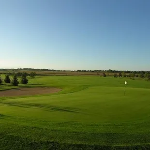 Emeralds Greens GC offers a large banquet room for up to 225 people. Wedding receptions, private parties.