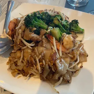 Pad see ew with prawns