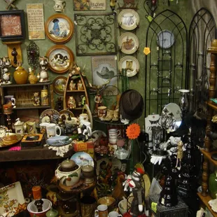 Emerald Isle Antiques & Gifts