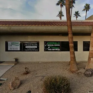 Emerald Medical Marijuana Clinic  © 2022  &amp;  Emerald Medical Center © 2022