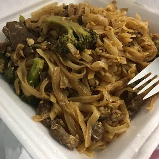 8. Chicken Pad Thai Noodle Lunch Special