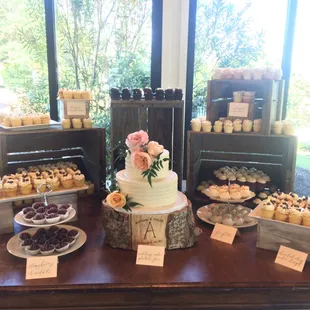 Custom Wedding Cakes &amp; Dessert Bars