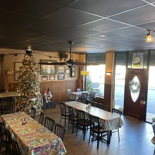 dining room with christmas tree
