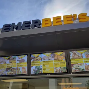 the front of an emerbee's restaurant