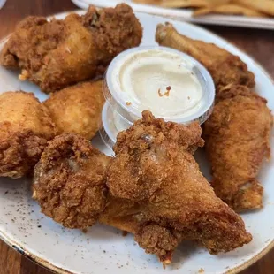 fried chicken wings, chicken wings and fried chicken, bbq wings, chicken wings, food, chicken, poultry, fried chicken, bbq chicken