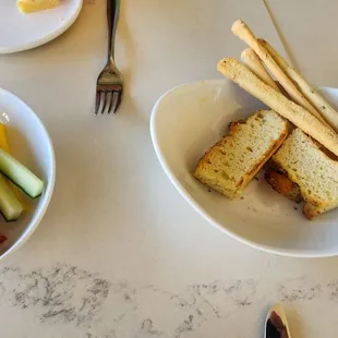 Complimentart bead (good) and vegetables (why?)