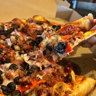 Emiliano&apos;s Supreme Pizza
