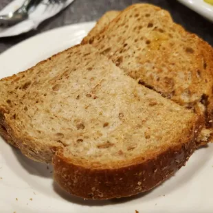 Wheat toast, which is included with omelettes