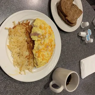 Meal: Ham and cheese omelette/hash browns/wheat toast/coffee