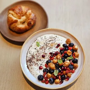 Superfoods Bowl with Croissant