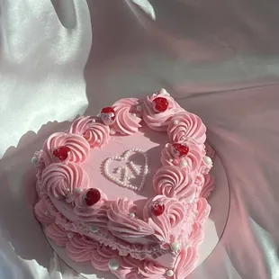 8-inch Diva heart cake