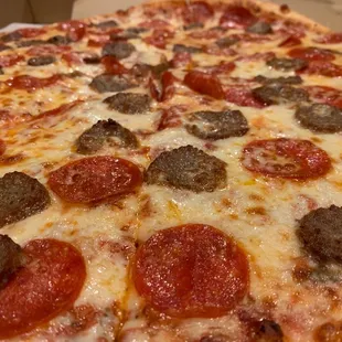 Pepperoni &amp; meatball pizza