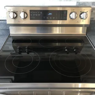 We remove food stains and stuck oil from any surface!