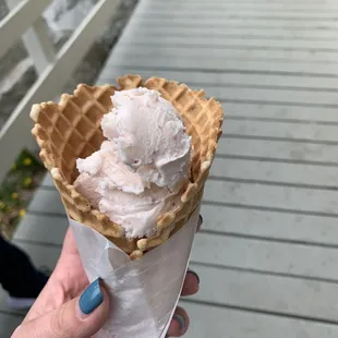 Yummy single scoops strawberry ice cream