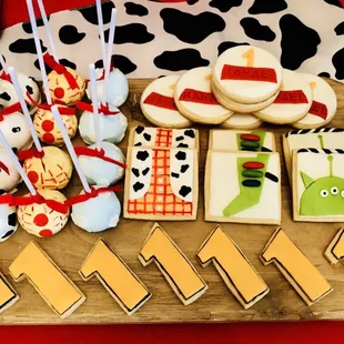 The Toy Story themed cookies and cake pops up close!