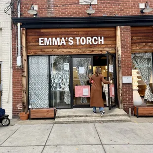 ramen and noodles, outside