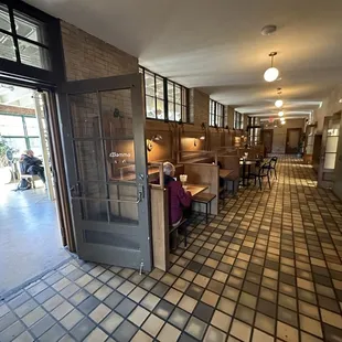 Inner wall seating
