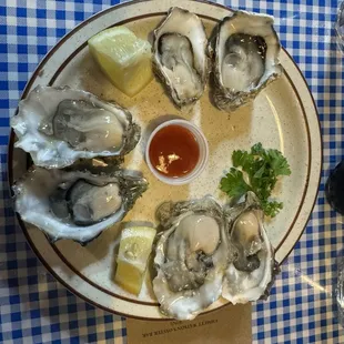 1/2 dozen raw oysters