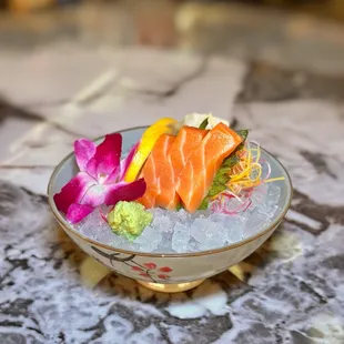 Salmon sashimi - didn&apos;t taste fresh.  Dry without taste.