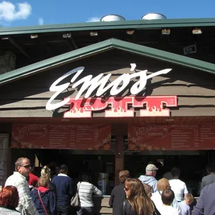 a crowd of people outside a restaurant
