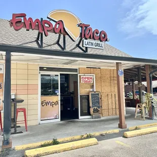 Easily accessible. Simple/casual local Latin/Colombian food.