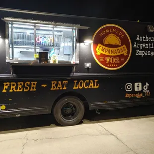 a food truck at night