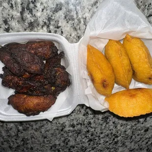 poultry, chicken wings and fried chicken, chicken wings, fried chicken wings, food, bbq wings, fried chicken, chicken, bbq chicken