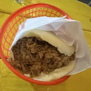 Arepa rellena Arepa de Carne Deshebrada