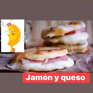 Arepa Rellena de Jamon y Queso