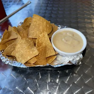 Chips &amp; Queso