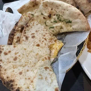 Garlic cheese naan