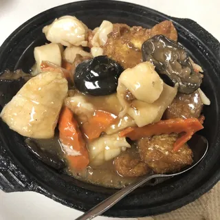 Combination Seafood with Japanese Bean Curd in Clay Pot Special