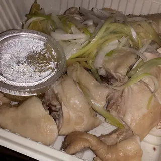 Oysters with Ginger and Green Onion in Clay Pot