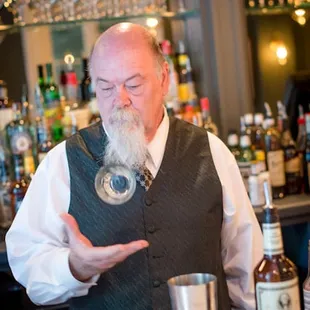 Bartender, Paul Gustings