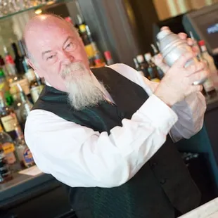 Bartender, Paul Gustings