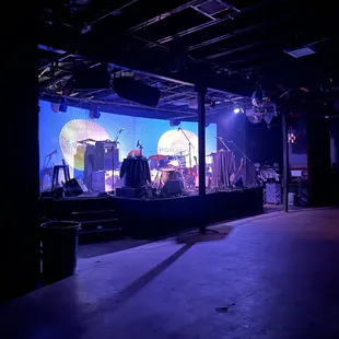 No bands playing here either.